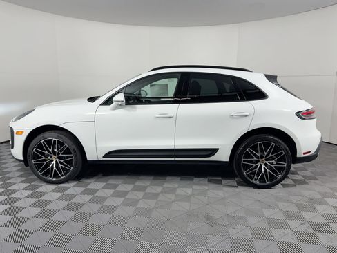 Certified 2026 Porsche Macan AWD/4WD image 2