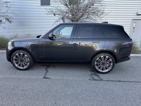 New 2026 Land Rover Range Rover SE image 2