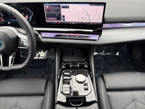 Certified 2026 BMW i5 eDrive40 w/ M Sport Package image 11