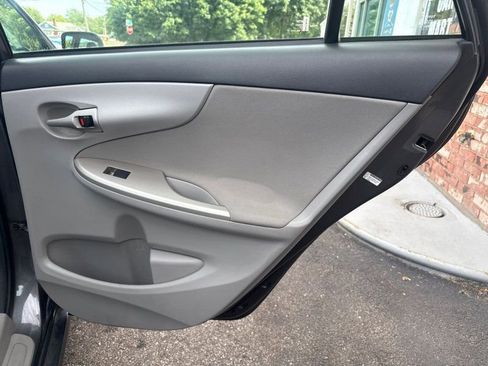 Used 2012 Toyota Corolla LE FWD image 19