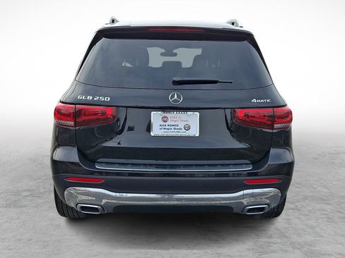 Used 2023 Mercedes-Benz GLB 250 4MATIC image 4