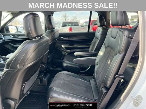 Used 2023 Jeep Grand Cherokee L Laredo image 25