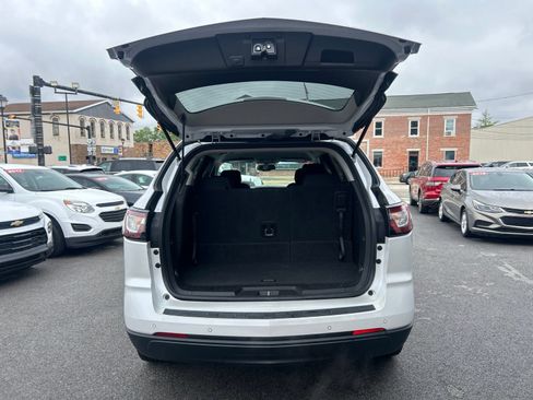 Used 2016 Chevrolet Traverse LT FWD image 4
