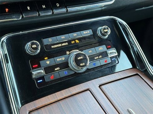 Used 2023 Lincoln Navigator L Reserve image 12