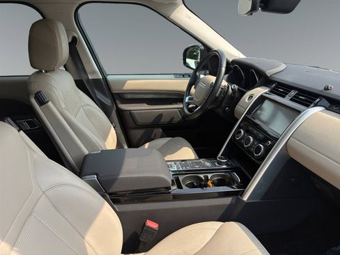 Used 2017 Land Rover Discovery HSE image 15