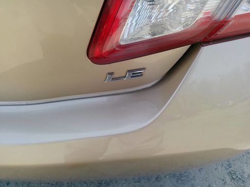 Used 2010 Toyota Camry LE FWD image 15