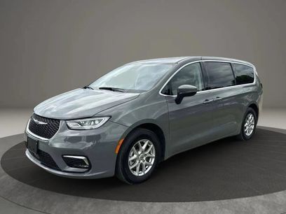 Used 2023 Chrysler Pacifica Touring-L