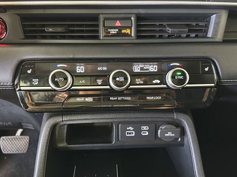Used 2024 Honda Pilot Touring image 19