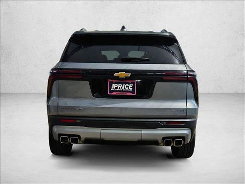 Used 2024 Chevrolet Traverse LT FWD image 6