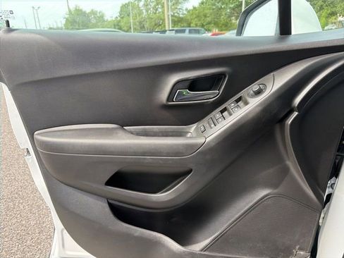 Used 2017 Chevrolet Trax LT image 9