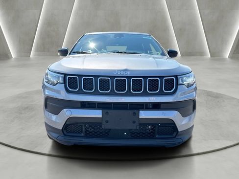 Used 2023 Jeep Compass Sport AWD/4WD image 2