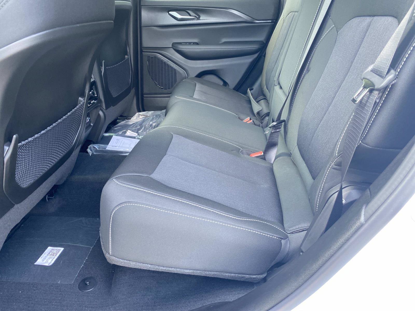 New 2027 Jeep Grand Cherokee Laredo X RWD image 9