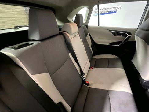 Used 2019 Toyota RAV4 XLE FWD image 22