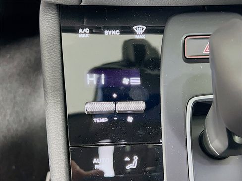 New 2026 Porsche Macan image 18