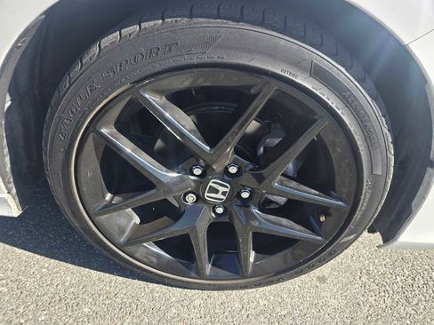 Used 2023 Honda Civic Sport image 9
