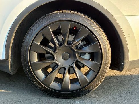 Used 2021 Tesla Model Y Long Range image 50