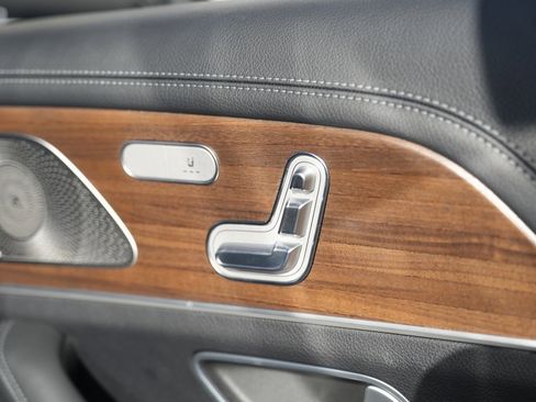 Used 2024 Mercedes-Benz GLS 580 4MATIC image 43