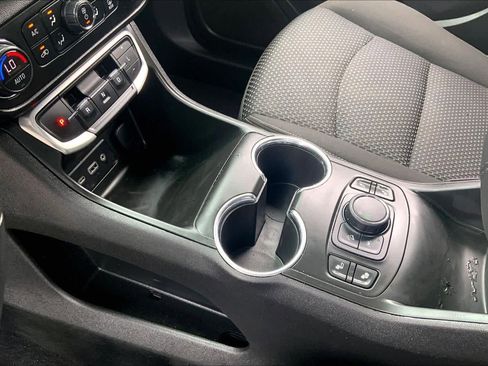 Used 2022 GMC Terrain SLE w/ Driver Convenience Package FWD image 17