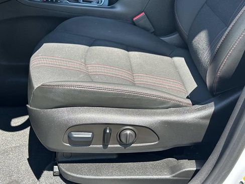 Used 2023 Chevrolet Equinox RS FWD image 16
