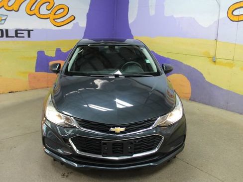Used 2018 Chevrolet Cruze LT FWD image 3