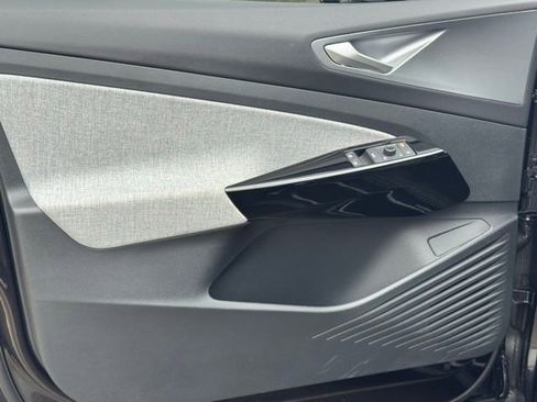 Used 2025 Volkswagen ID.4 Pro image 15