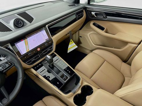 New 2026 Porsche Macan image 26