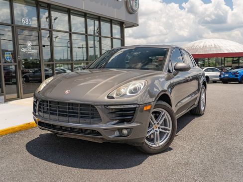 Used 2018 Porsche Macan AWD/4WD image 2