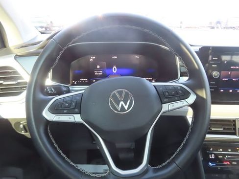 Used 2025 Volkswagen Taos SE FWD image 32