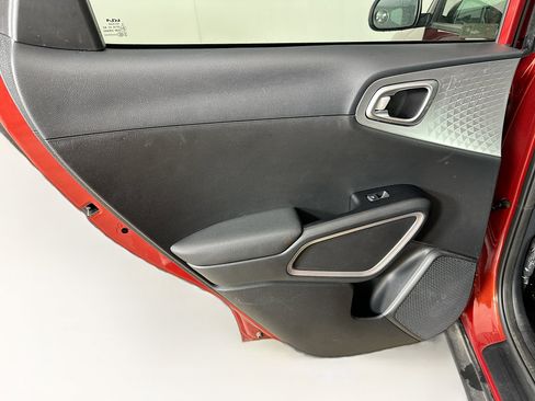 Used 2022 Kia Soul LX image 25