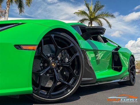 Used 2024 Lamborghini Revuelto AWD/4WD image 13