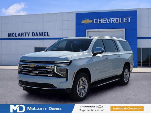 New 2026 Chevrolet Suburban Premier AWD/4WD image 2