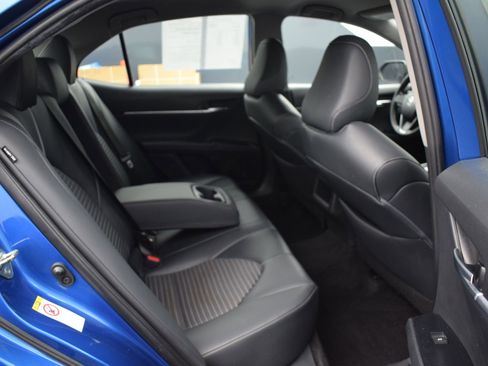 Used 2019 Toyota Camry SE image 11