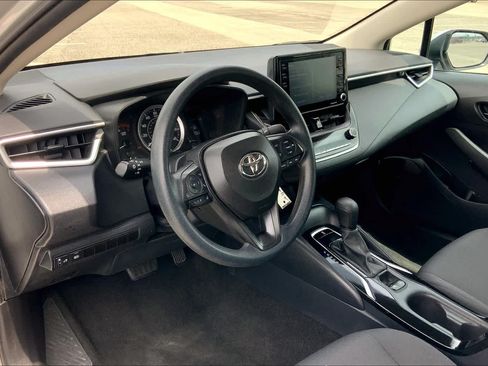 Used 2022 Toyota Corolla LE FWD image 17
