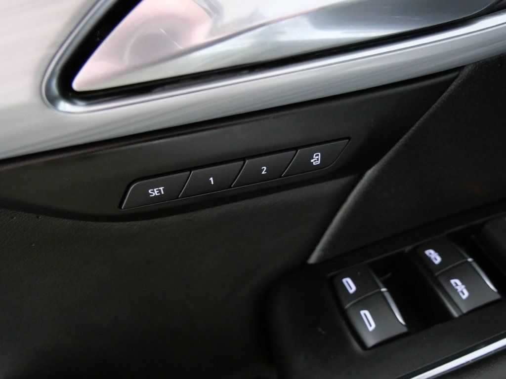 Used 2025 Buick Envision Avenir AWD/4WD image 18