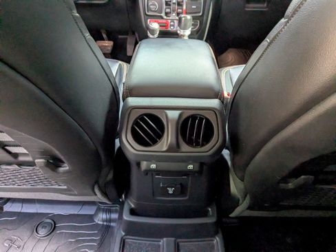 Used 2021 Jeep Wrangler Unlimited Rubicon w/ Dual Top Group AWD/4WD image 19