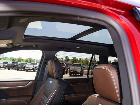 New 2027 GMC Acadia Denali Ultimate w/ LPO, Floor Liner Package AWD/4WD image 9