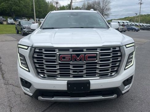 Used 2025 GMC Yukon XL Denali AWD/4WD image 11