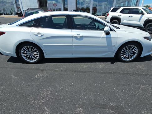 Used 2020 Toyota Avalon Limited w/ Advanced Safety Package FWD image 2
