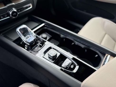 New 2026 Volvo XC60 B5 Plus w/ Climate Package image 28