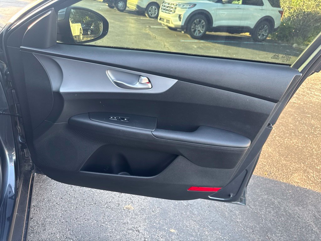 Used 2023 Kia Forte LXS FWD image 29