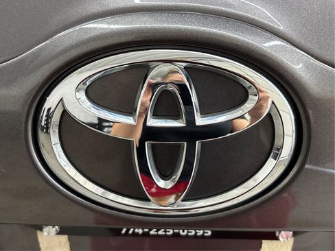 Used 2018 Toyota Highlander SE w/ Carpet Mat Package (TMS) AWD/4WD image 34