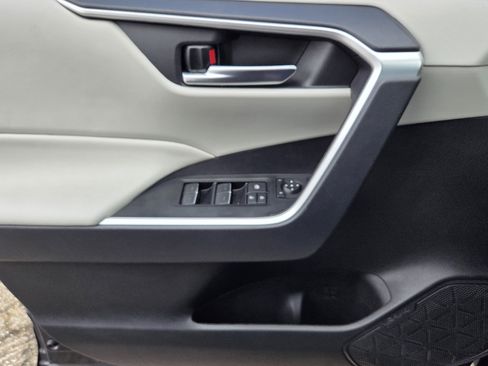 Used 2024 Toyota RAV4 XLE image 9