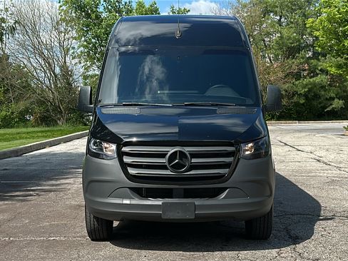 Used 2024 Mercedes-Benz Sprinter 2500 w/ Acoustic Package image 3