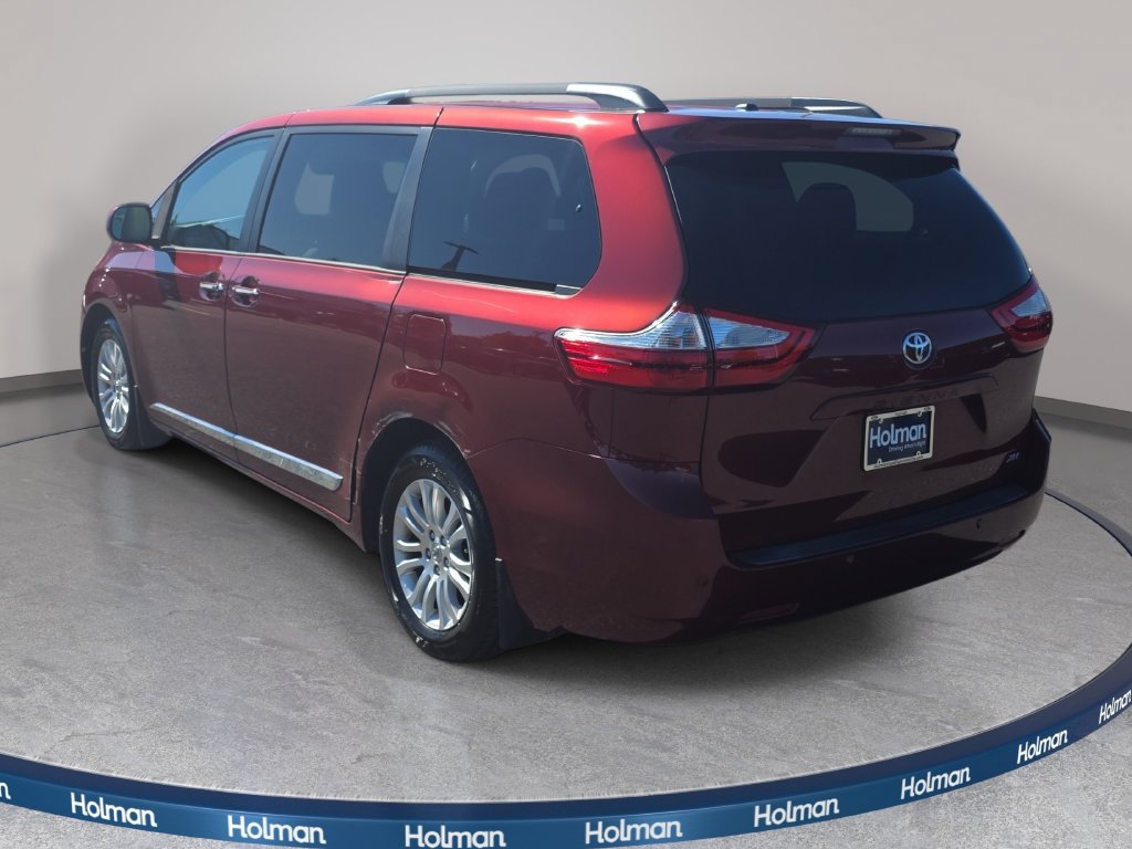 Used 2017 Toyota Sienna XLE Premium w/ Protection Package FWD image 8
