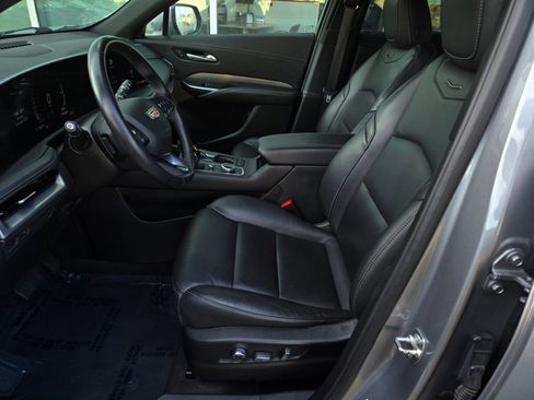 Used 2024 Cadillac XT4 Premium Luxury image 16