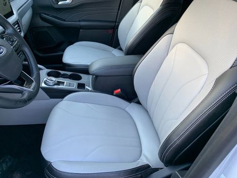 Used 2025 Ford Escape Platinum w/ Premium Technology Package image 17