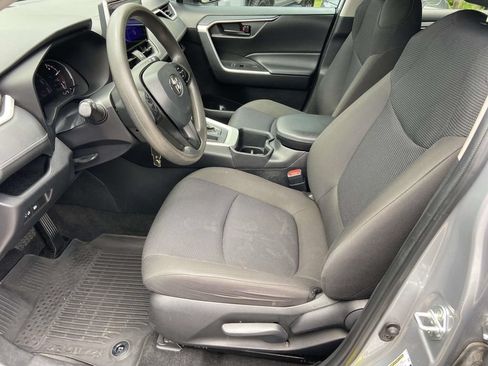 Used 2024 Toyota RAV4 LE FWD image 17