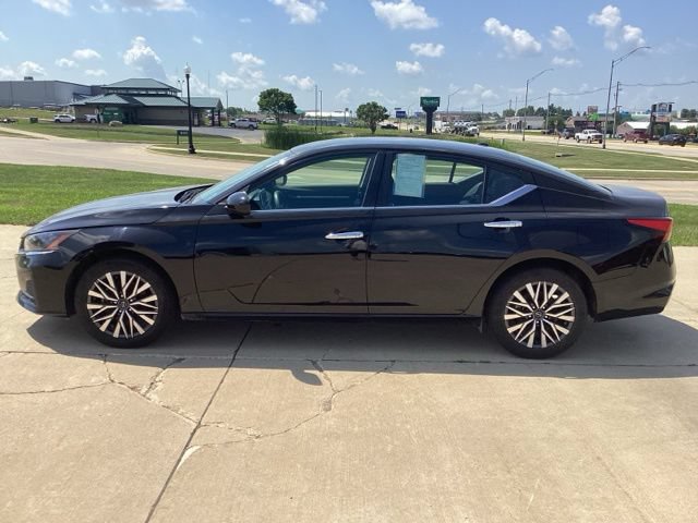Used 2023 Nissan Altima 2.5 SV AWD/4WD image 2