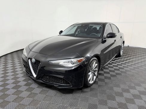 Used 2017 Alfa Romeo Giulia image 3
