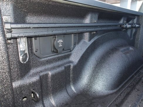 New 2026 RAM 1500 4x4 Crew Cab image 9